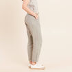Pantalon coupe chino en lin ceintur&eacute; vert clair femme