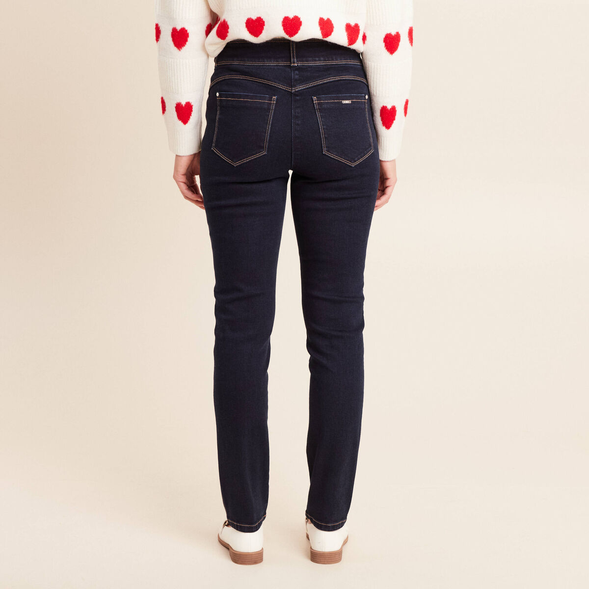 Jean ajust&eacute; taille haute longue denim brut femme