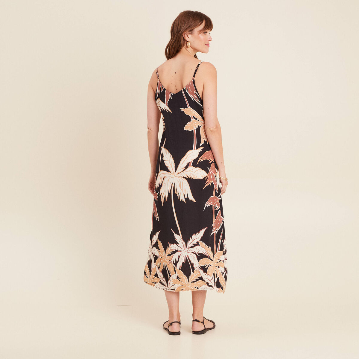 Robe &eacute;vas&eacute;e fines bretelles noir femme