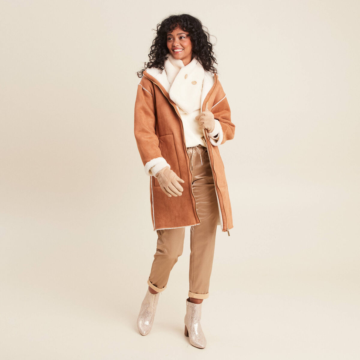 Manteau su&eacute;dine &agrave; capuche marron femme