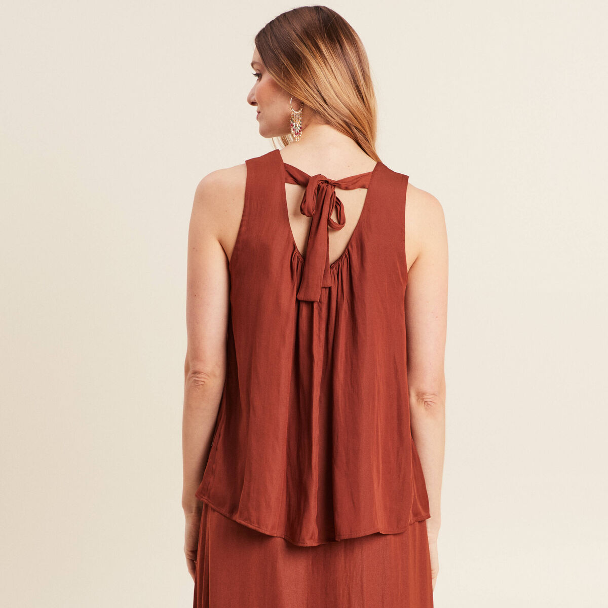 Blouse sans manches marron foncé femme