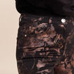 Pantalon ajust&eacute; taille haute denim noir enduit femme