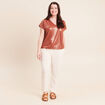 T-shirt col V manches courtes marron fonc&eacute; femme