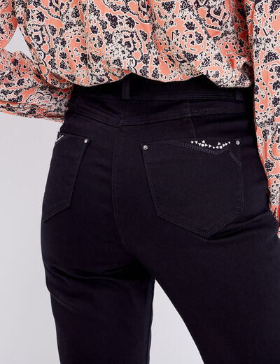 Jean droit détails bijoux noir femme