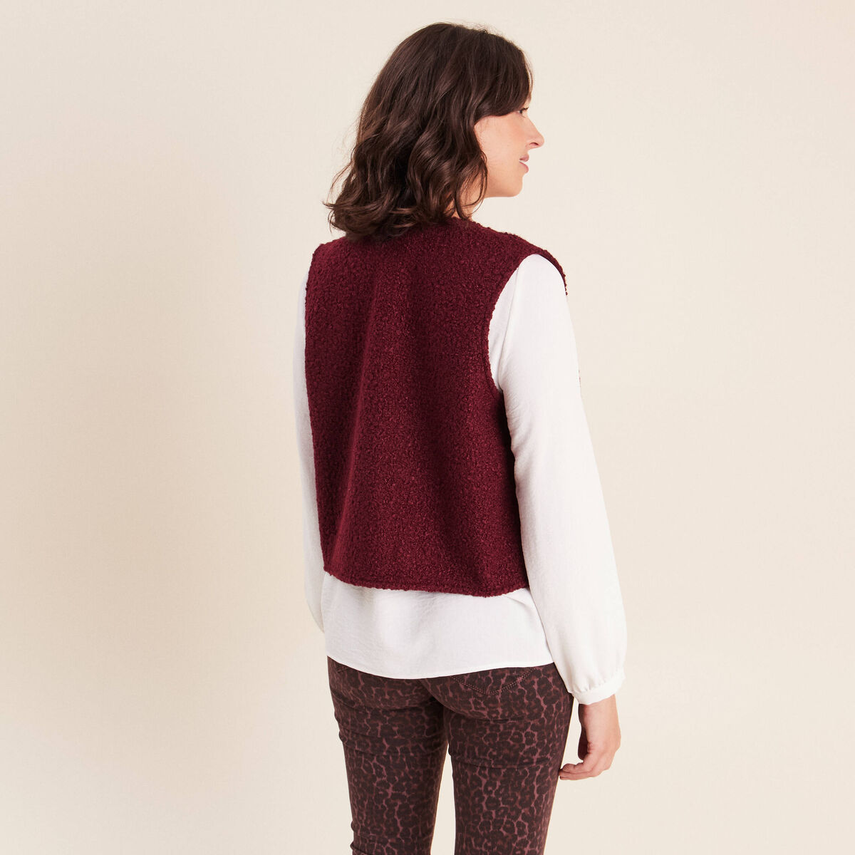 Gilet sans manches bouclette poches bordeaux femme