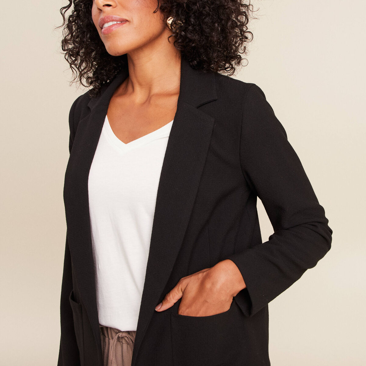 Veste tailleur cintr&eacute;e noir femme
