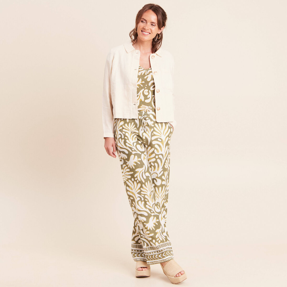 Veste courte droite manches longues beige femme