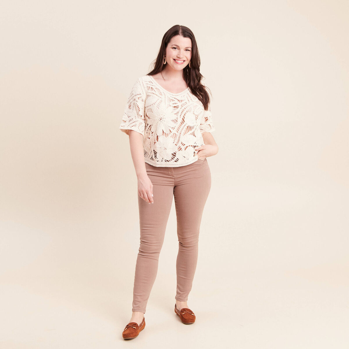 Pull col v manches courtes dentelle ecru femme