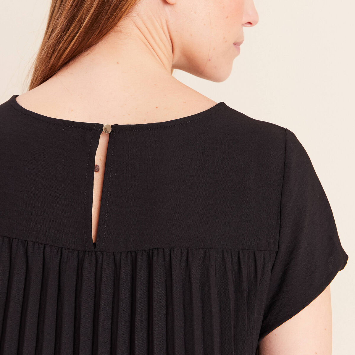 Robe longue &eacute;vas&eacute;e manches courtes noir femme