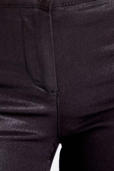 Pantalon ajusté enduit noir femme