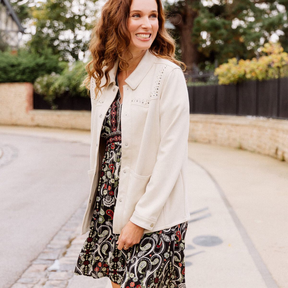 Veste suédine détails cloutés sable femme