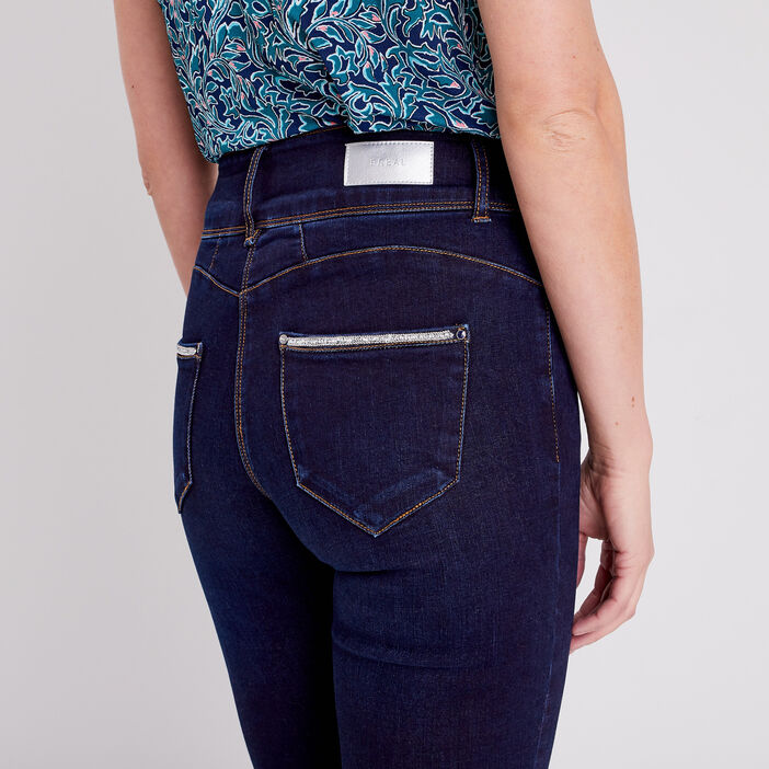 Jean ajusté à détails strass denim brut femme