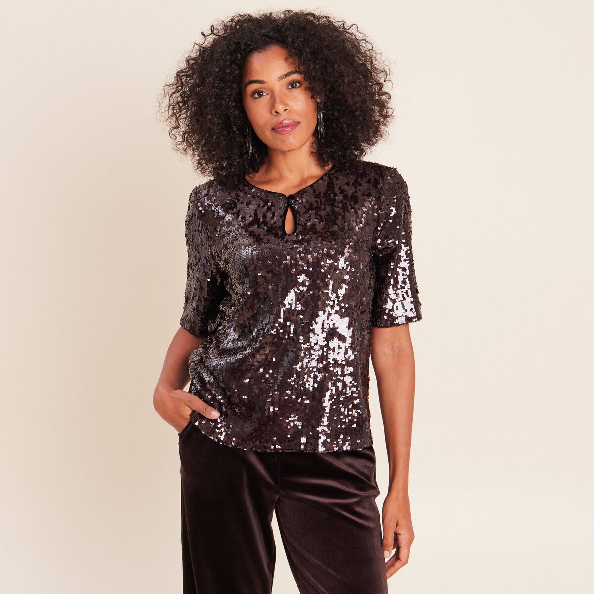T-shirt &agrave; sequins manches courtes marron fonc&eacute; femme