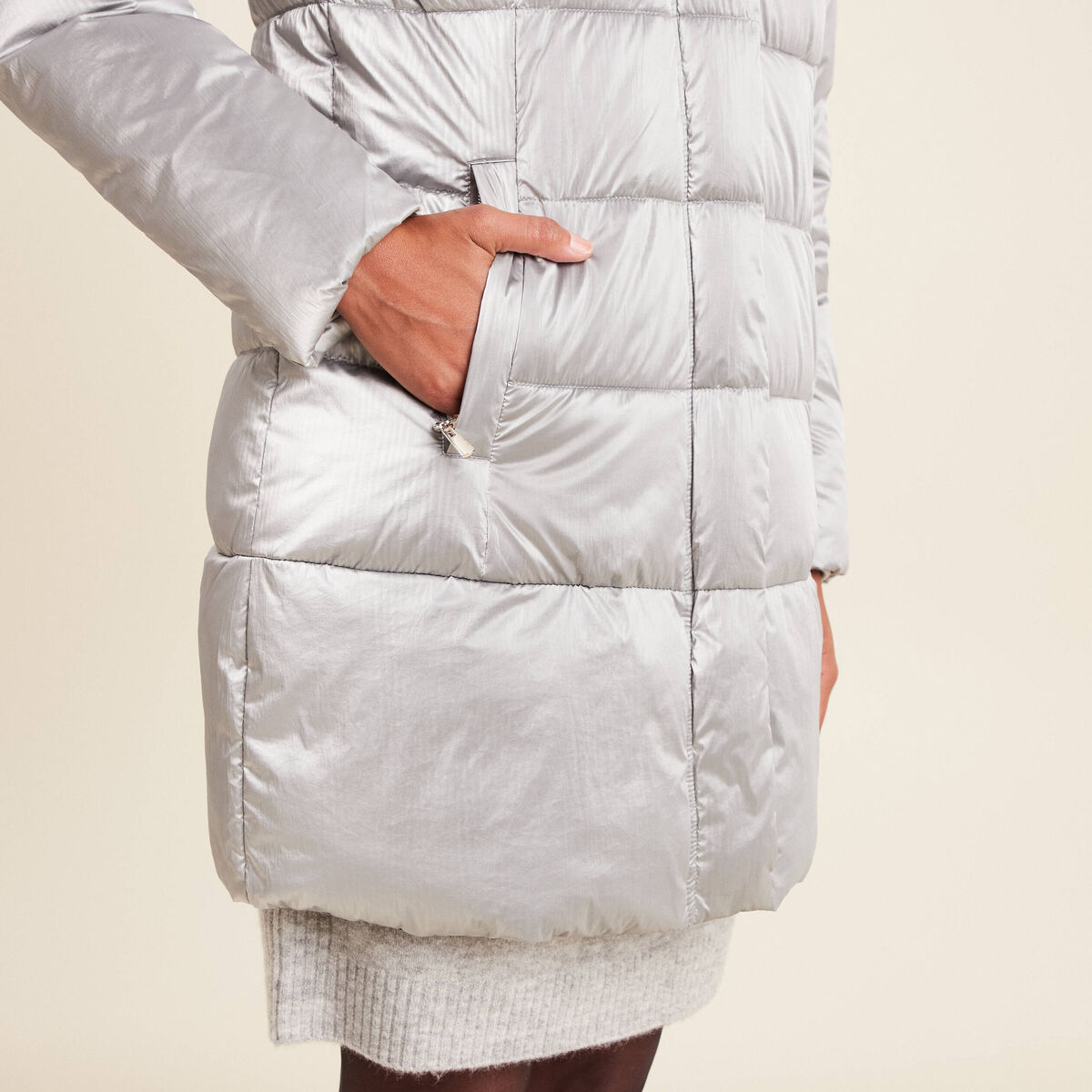 Doudoune droite &agrave; capuche gris clair femme