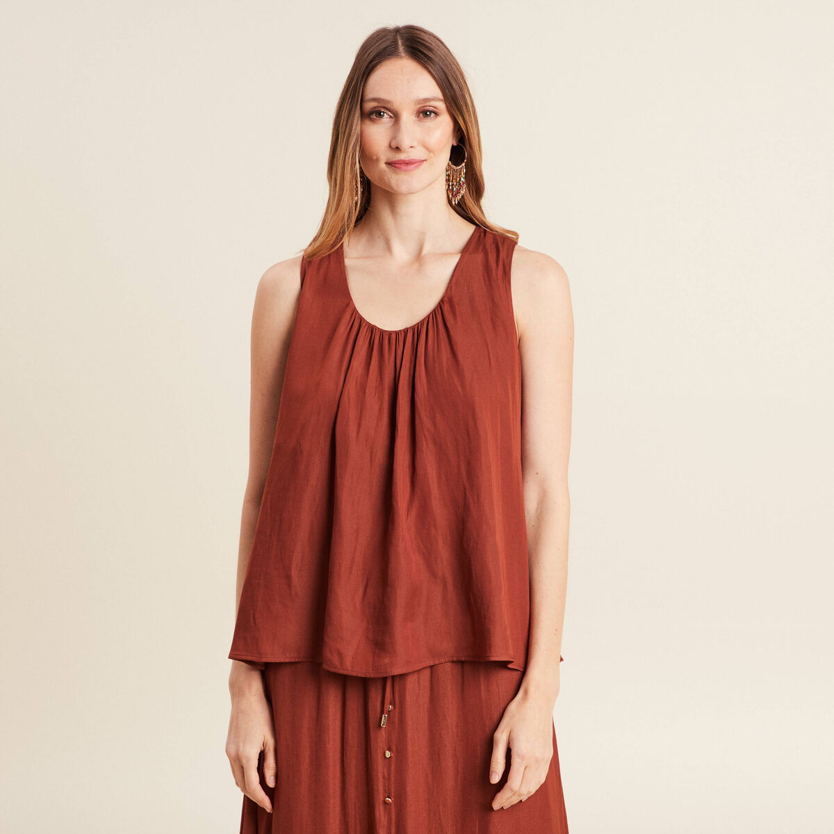 Blouse sans manches marron foncé femme