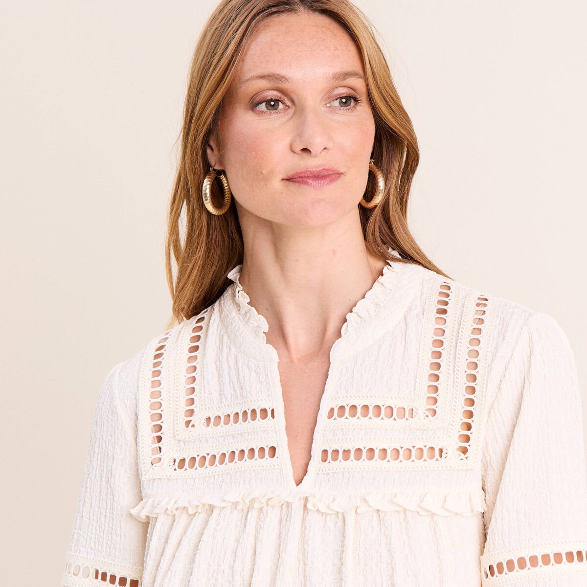 Blouse boh&egrave;me maille cr&ecirc;p&eacute;e ecru femme