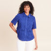 Chemise manches courtes brod&eacute;e bleu fonc&eacute; femme