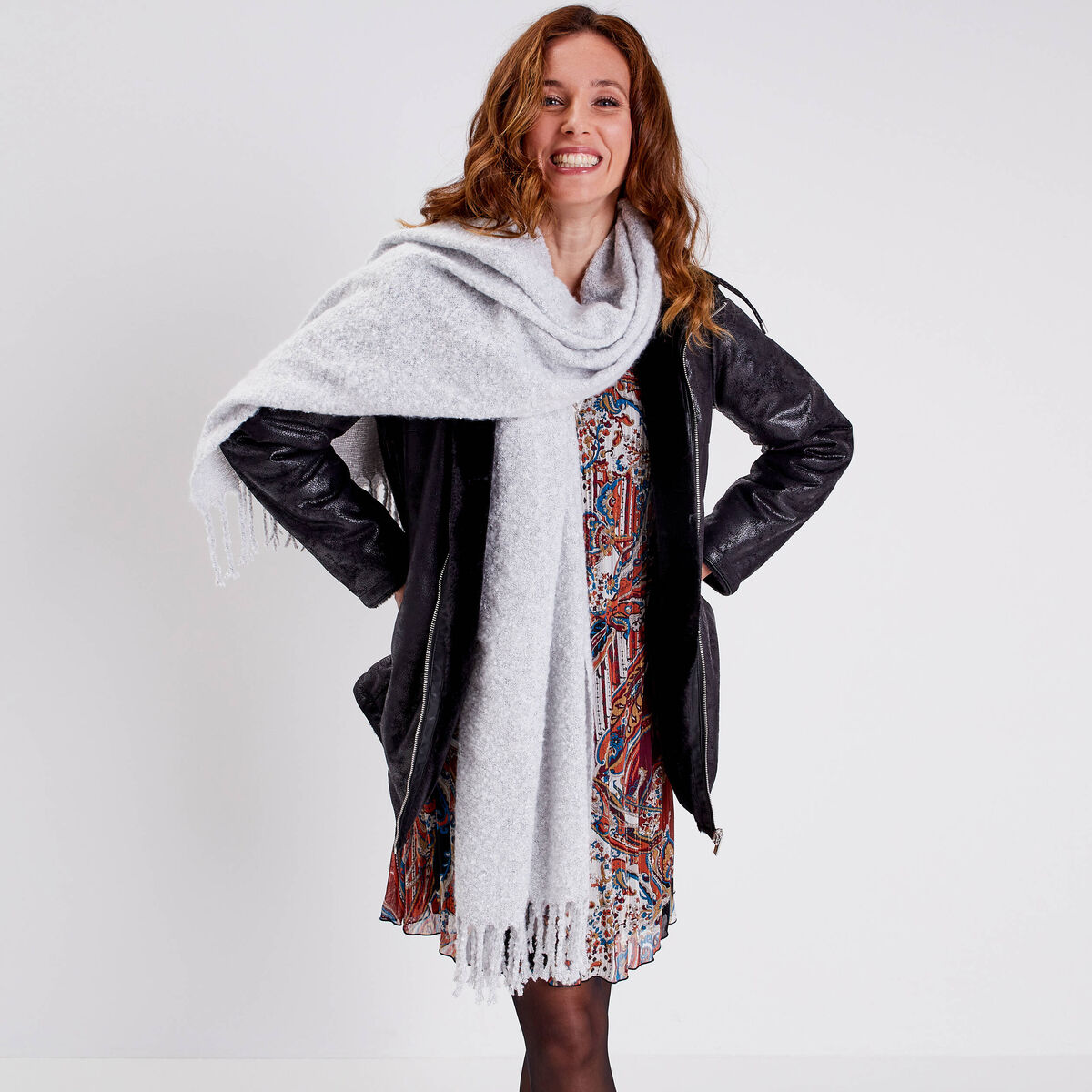Écharpe à franges gris clair femme