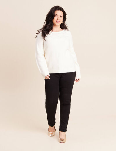 Pull brod&eacute; col rond manches longues ecru femme