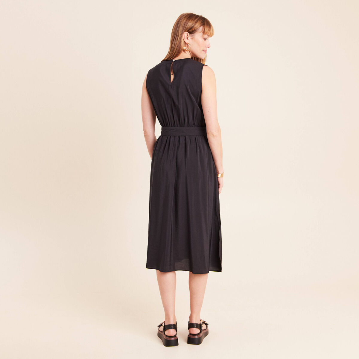 Robe &eacute;vas&eacute;e 3/4 sans manches ceinture noir femme