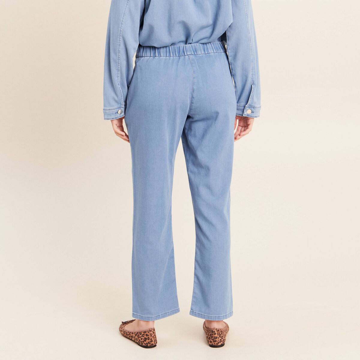 Jogging large 7/8&egrave;me en maille denim bleach femme