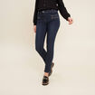 Jean ajusté taille basculée denim brut femme