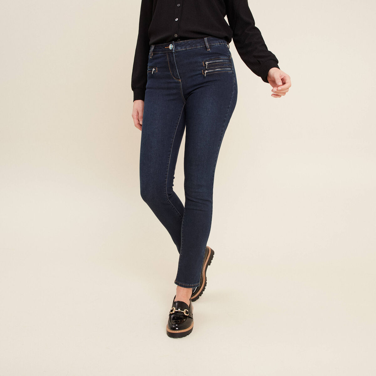Jean ajusté taille basculée denim brut femme