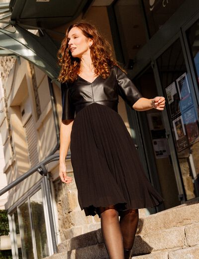 Robe évasée plissée noir femme