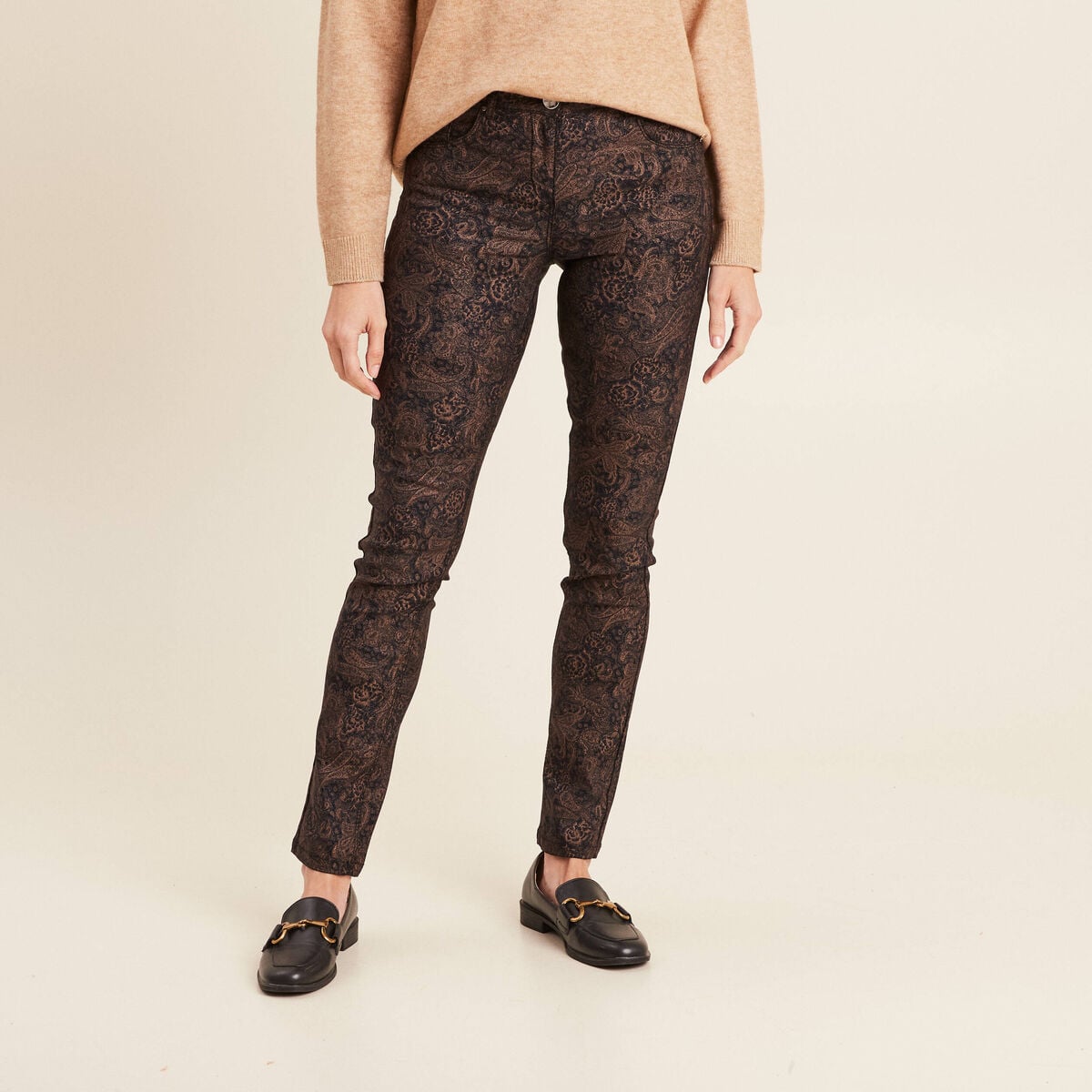 Pantalon coupe ajust&eacute;e enduit noir femme