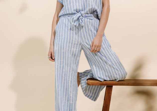 Pourquoi le pantalon large s&rsquo;impose dans les tendances actuelles