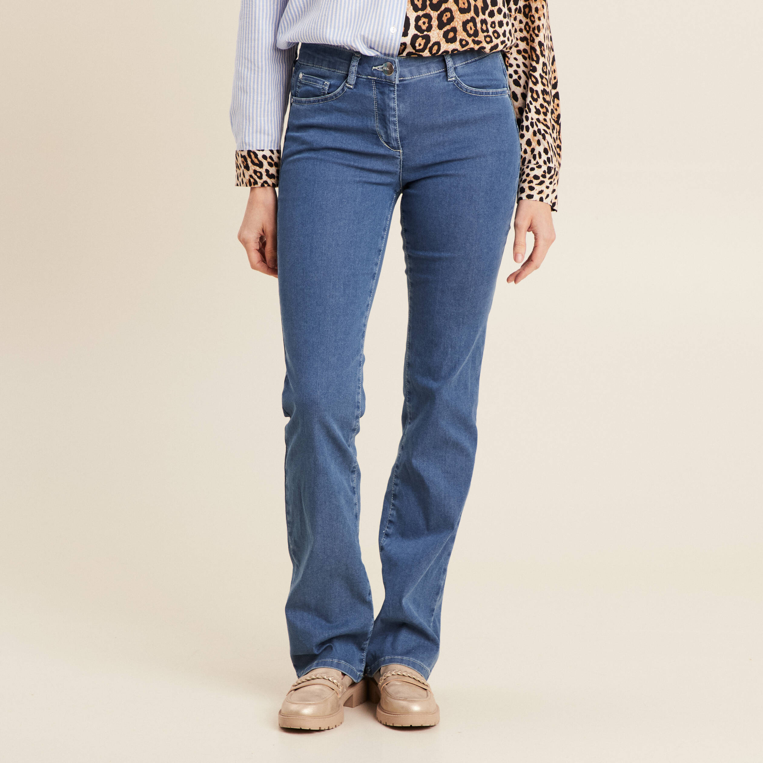 Jean léger bootcut taille basculée denim bleach femme