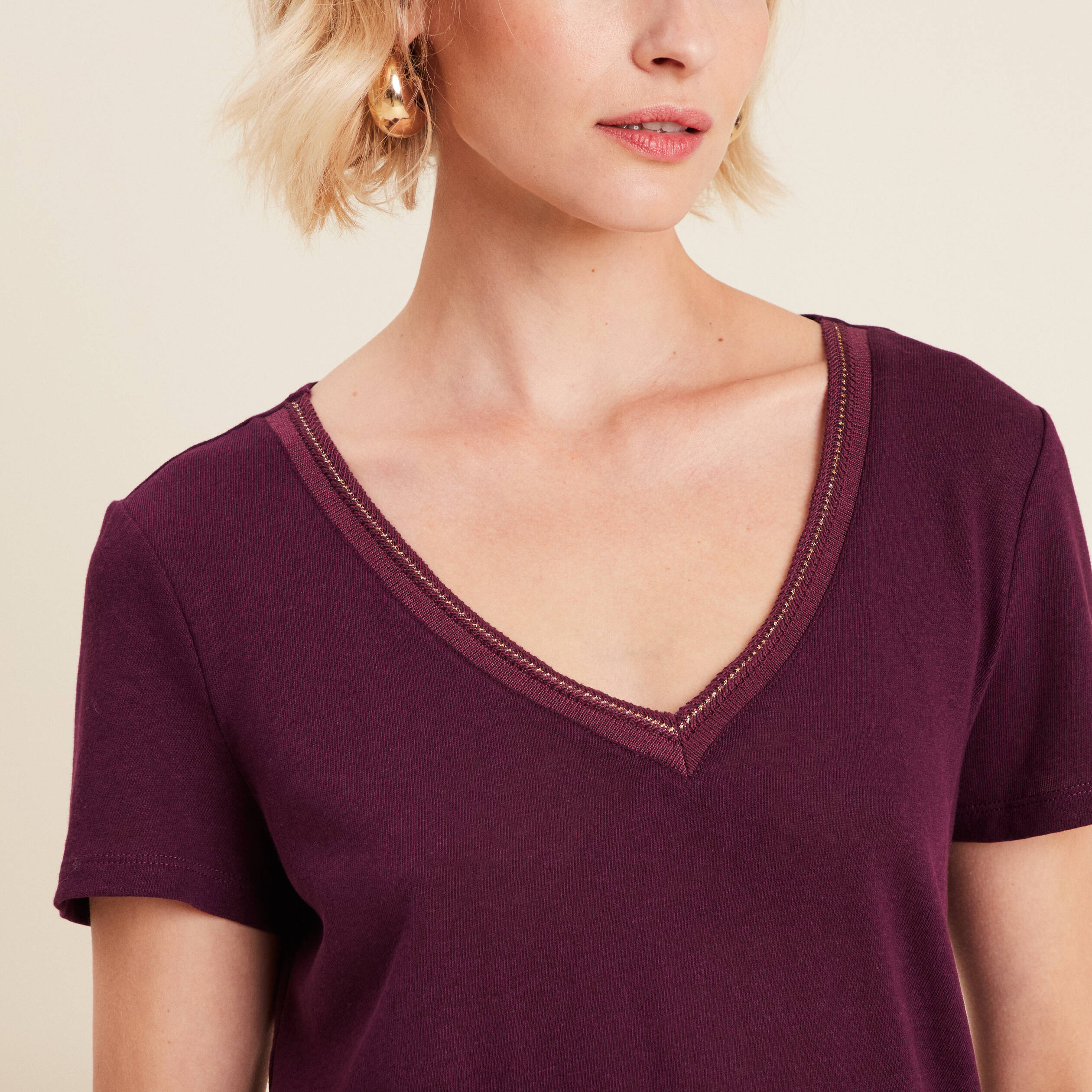 T-shirt manches courtes col en V violet foncé femme