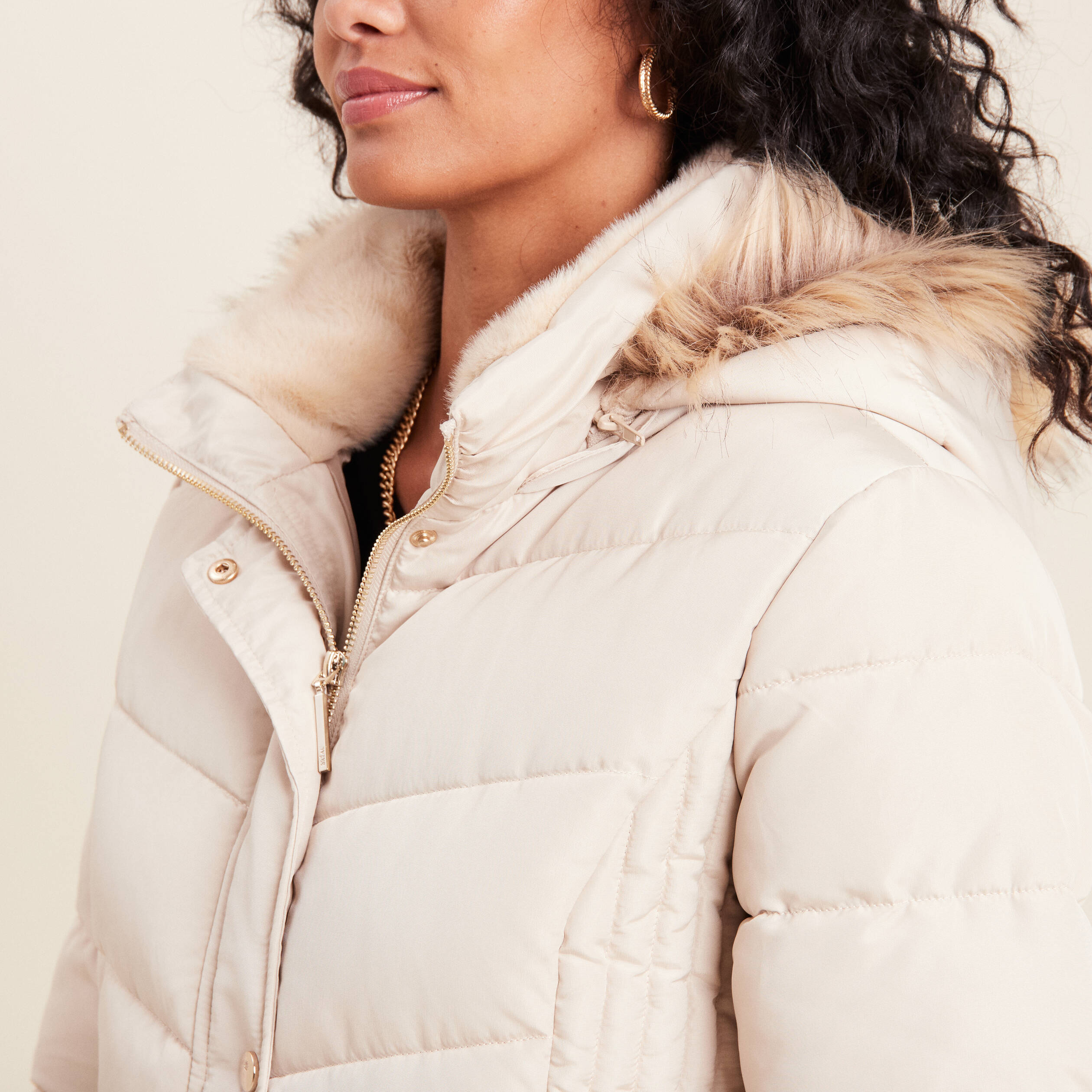 doudoune deperlante longue a capuche beige femme Doudoune déperlante longue à capuche beige femme