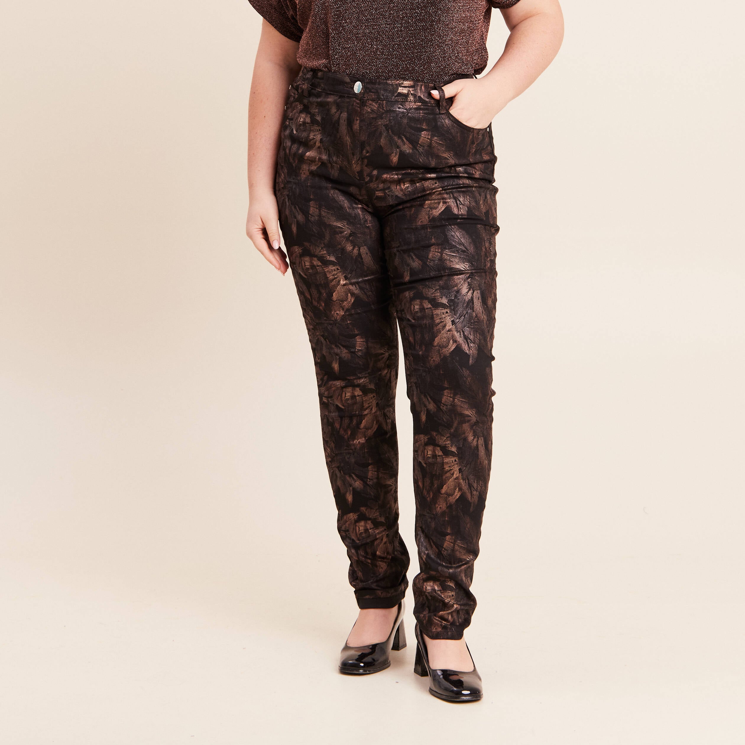 Pantalon ajust&eacute; noir femme