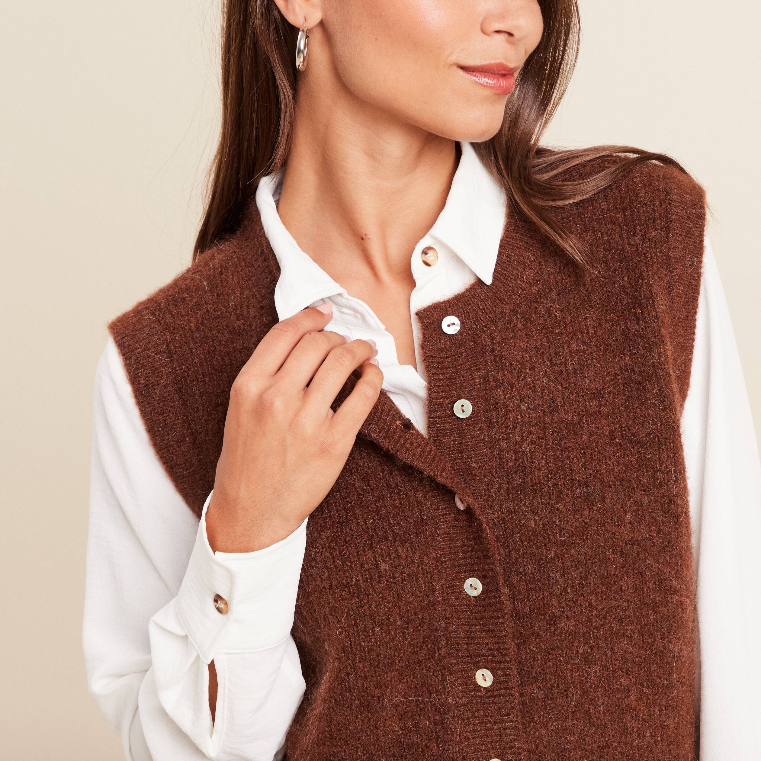 gilet droit mi long sans manches marron fonce femme Gilet droit mi-long sans manches marron foncé femme
