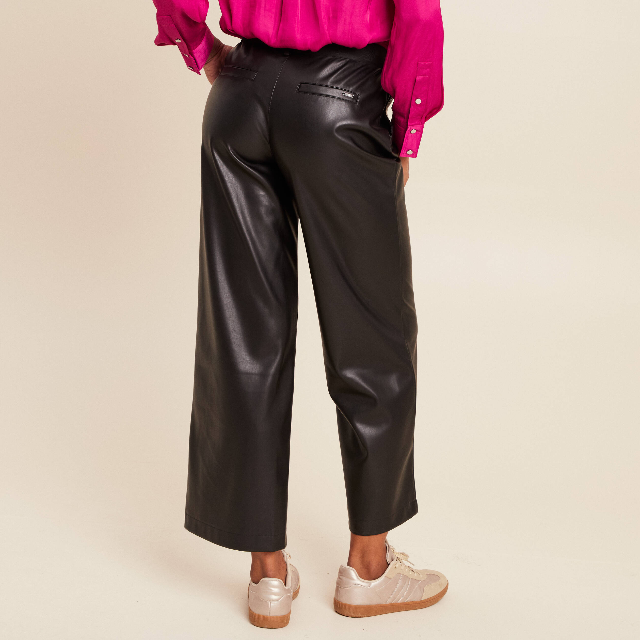 Pantalon taille bascul&eacute;e similicuir noir femme