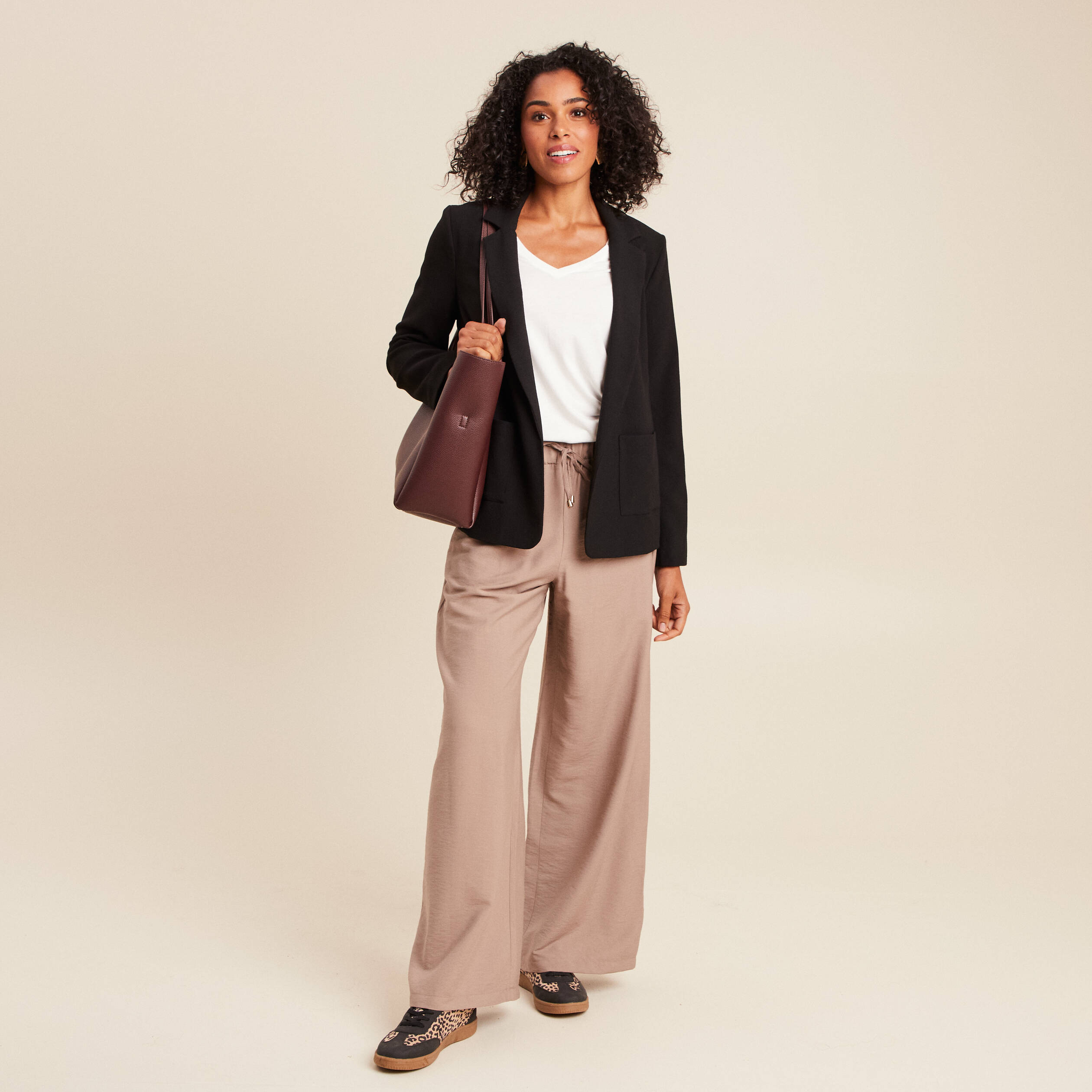 Veste tailleur cintr&eacute;e noir femme