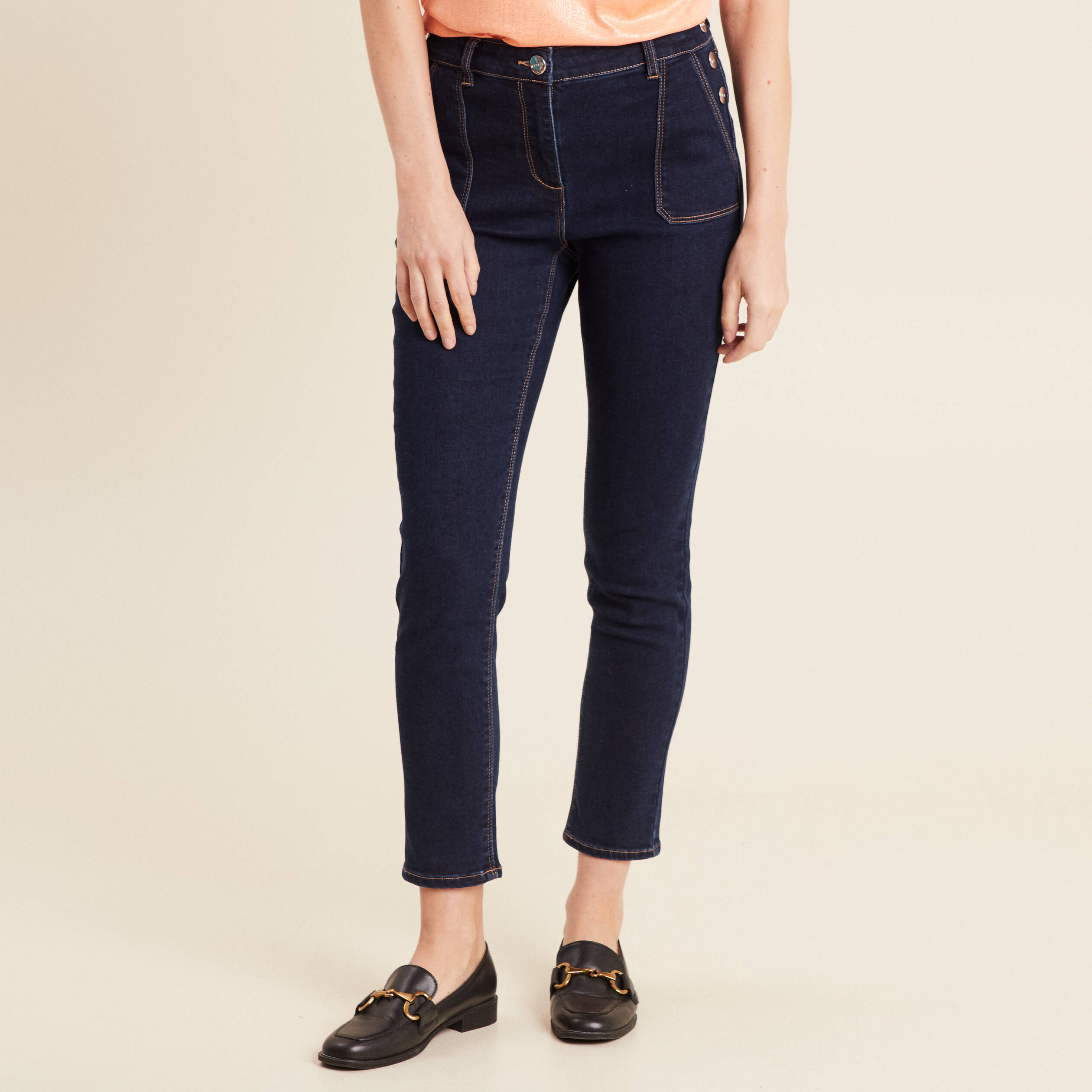 Jean ajusté boutons denim brut femme