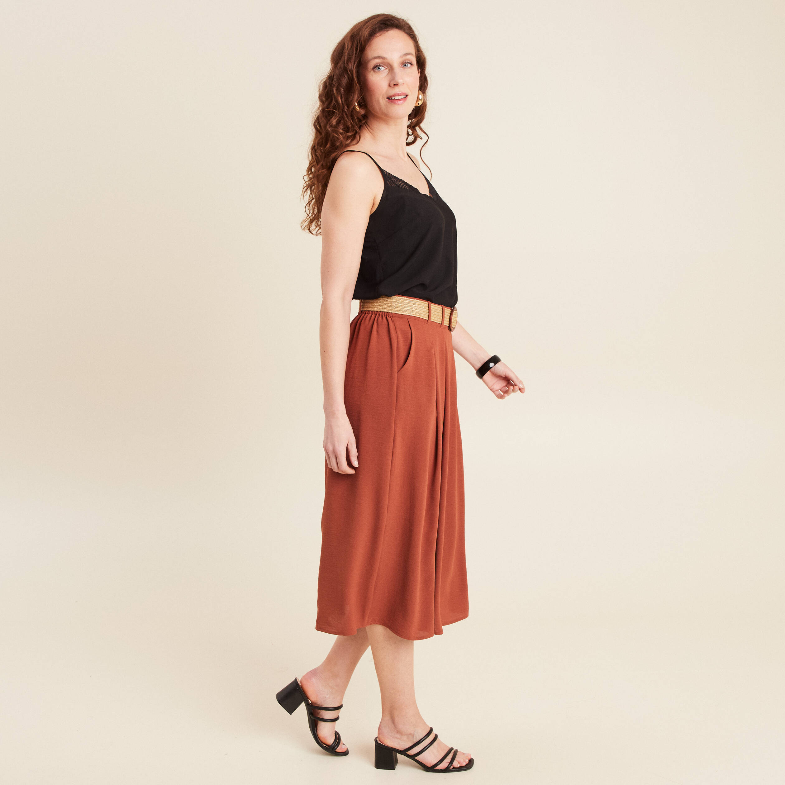 Jupe longue évasée ceinturée marron foncé femme