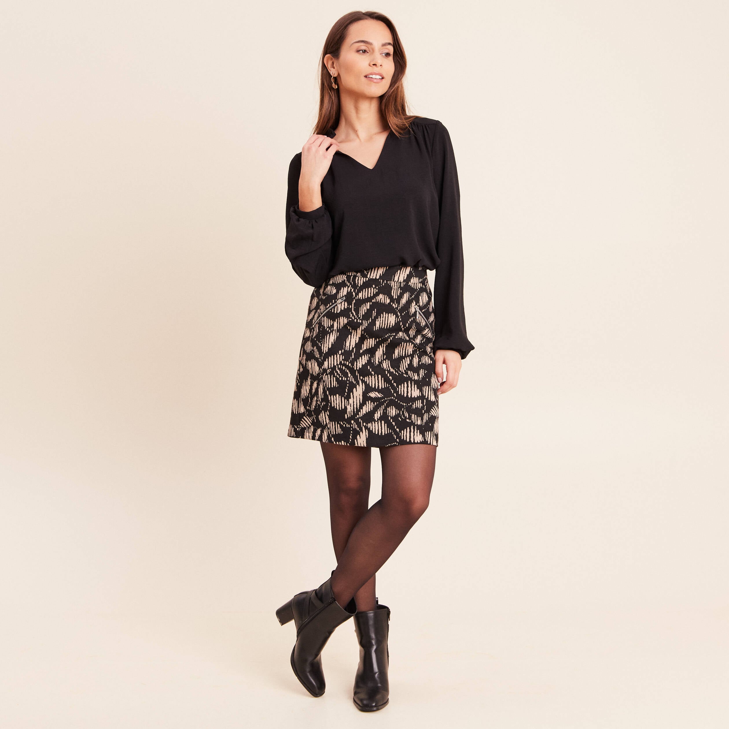 Blouse col v manches longues fluide noir femme
