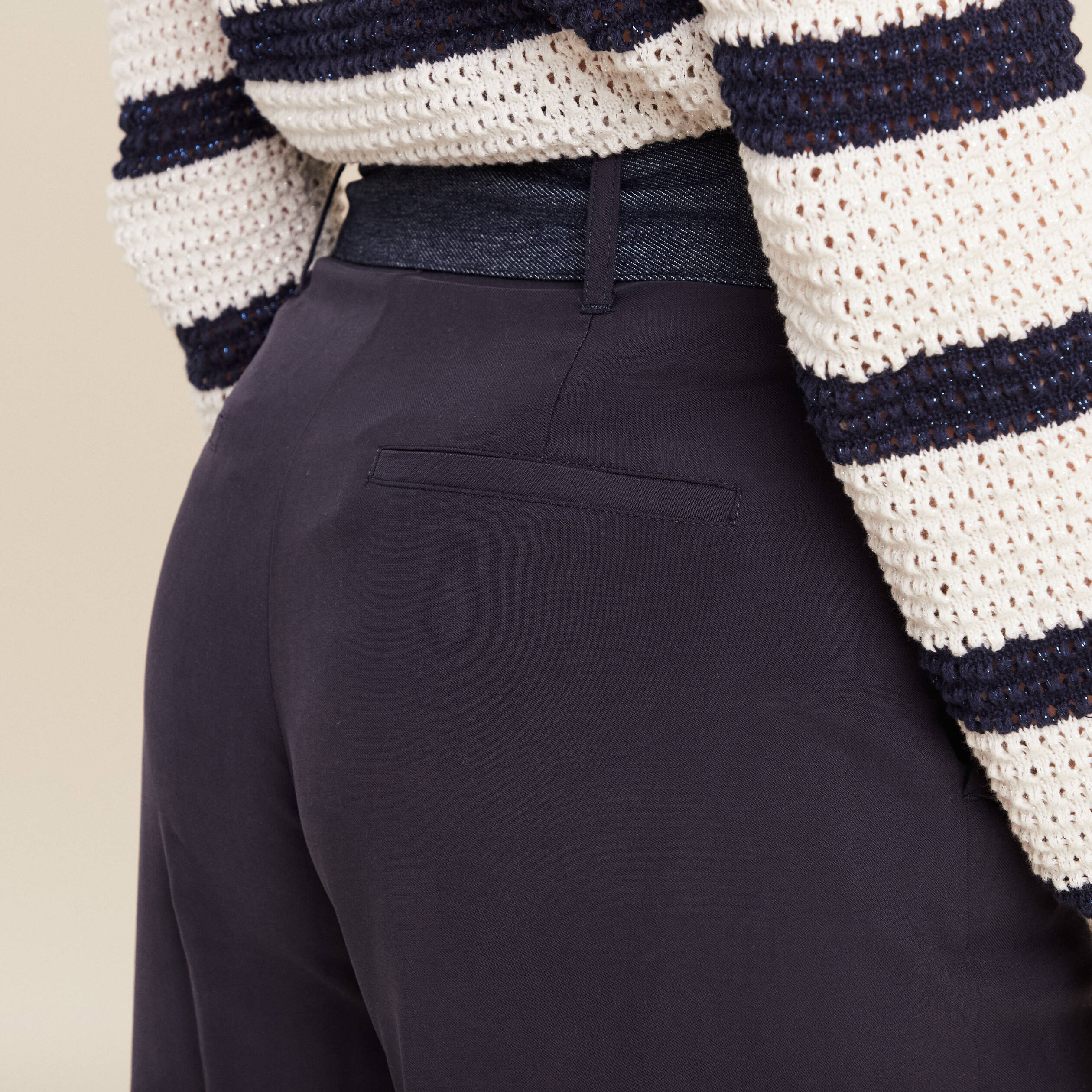 Pantalon large ceinturé bleu foncé femme