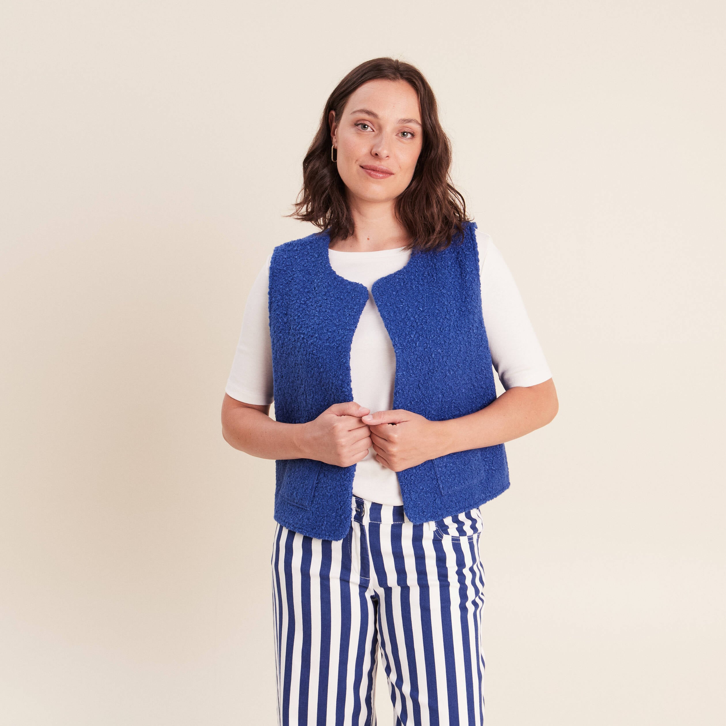 Gilet sans manches bouclette poches bleu fonc&eacute; femme