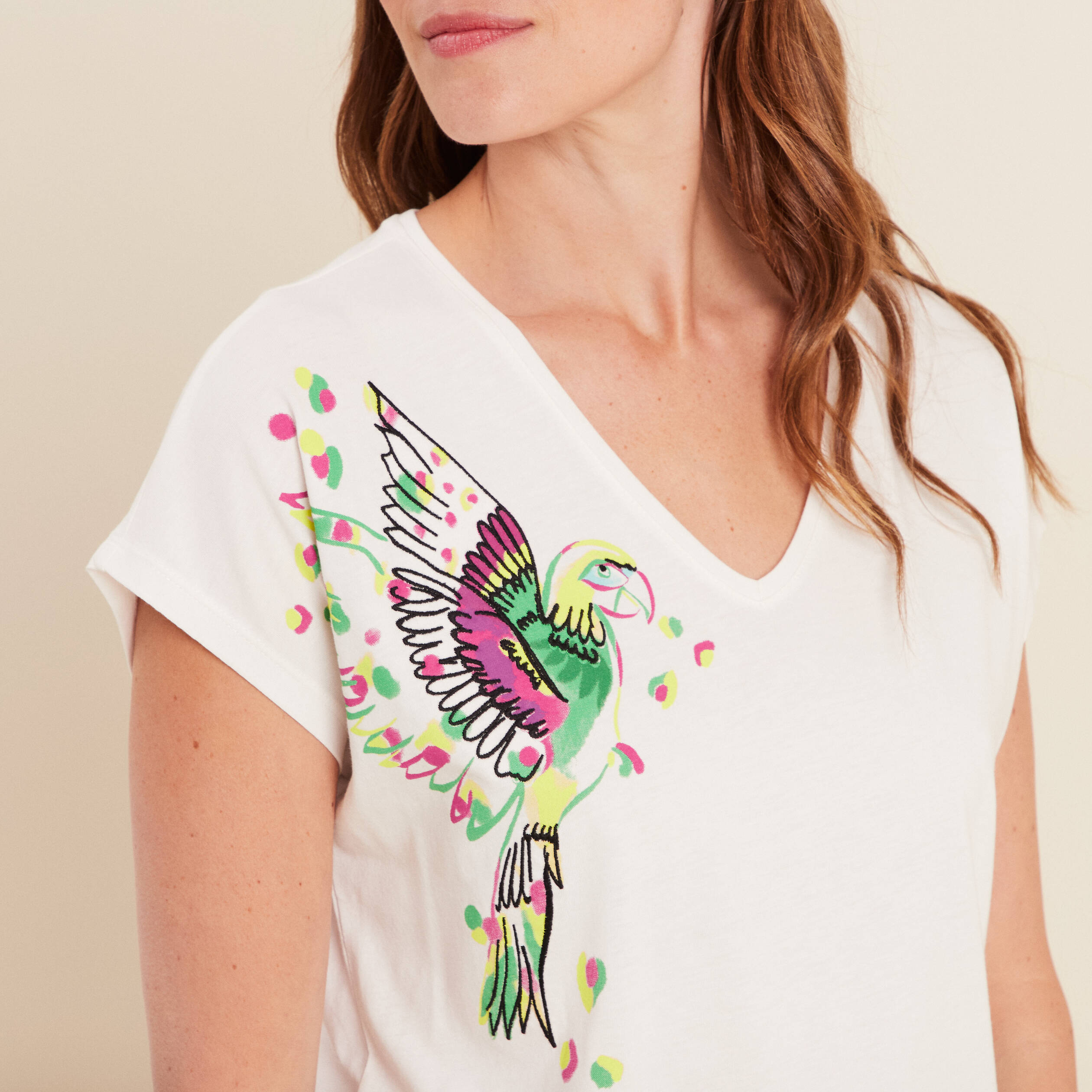 t shirt col v manches courtes ecru femme T-shirt col V manches courtes ecru femme