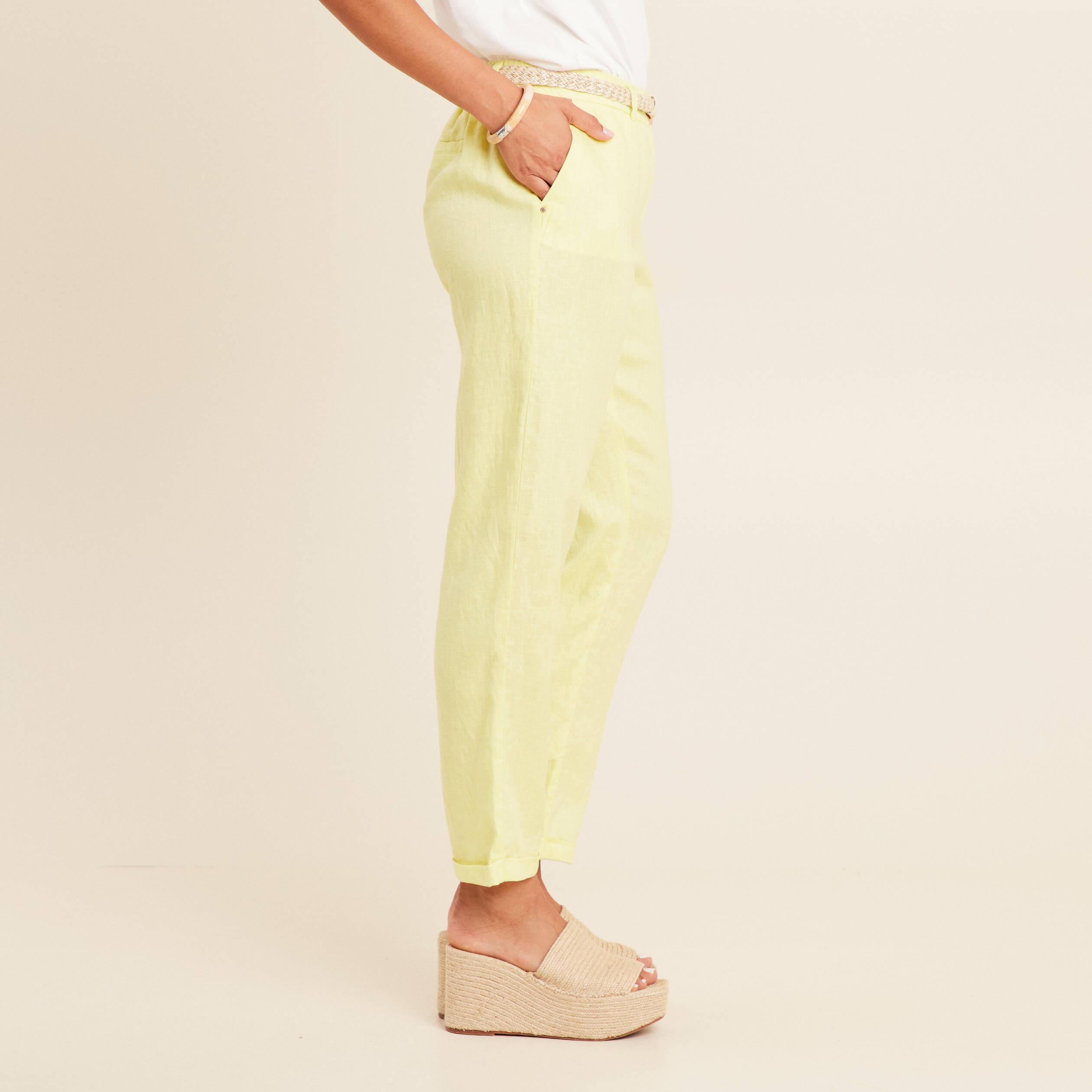 Pantalon coupe chino en lin ceintur&eacute; jaune clair femme