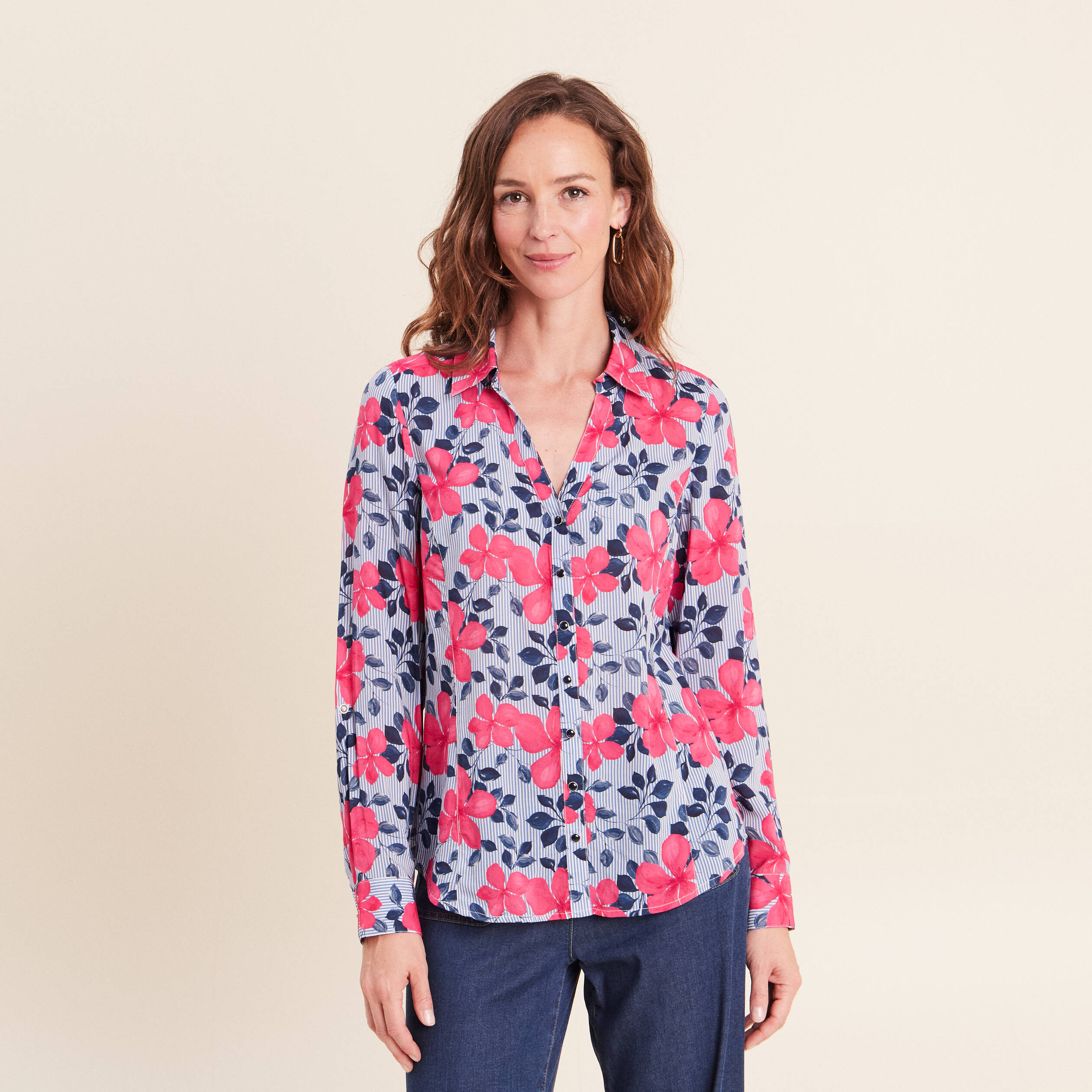Chemise ajust&eacute;e manches longues bleu fonc&eacute; femme