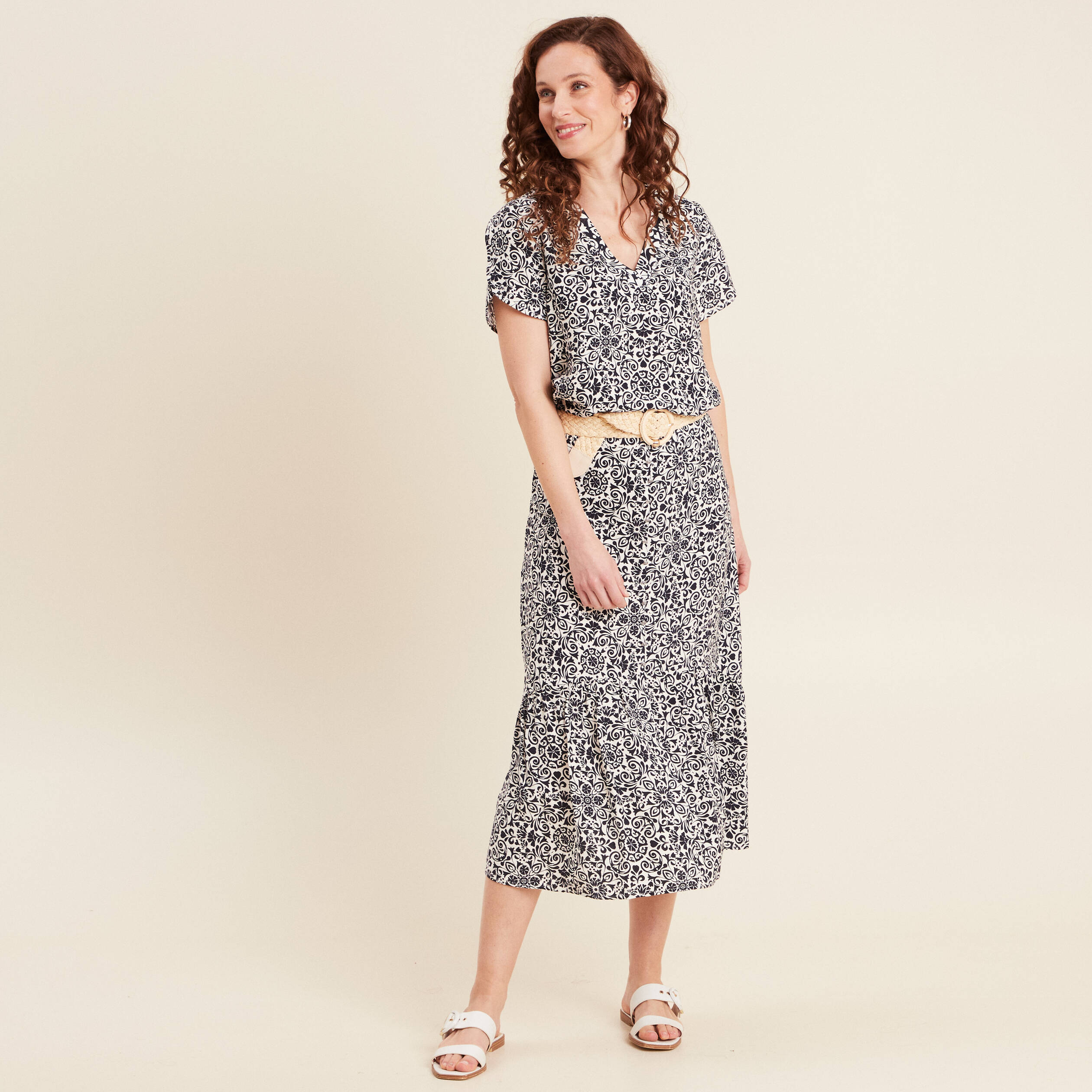 jupe midi droite satin bleu marine femme Jupe midi droite satin bleu marine femme