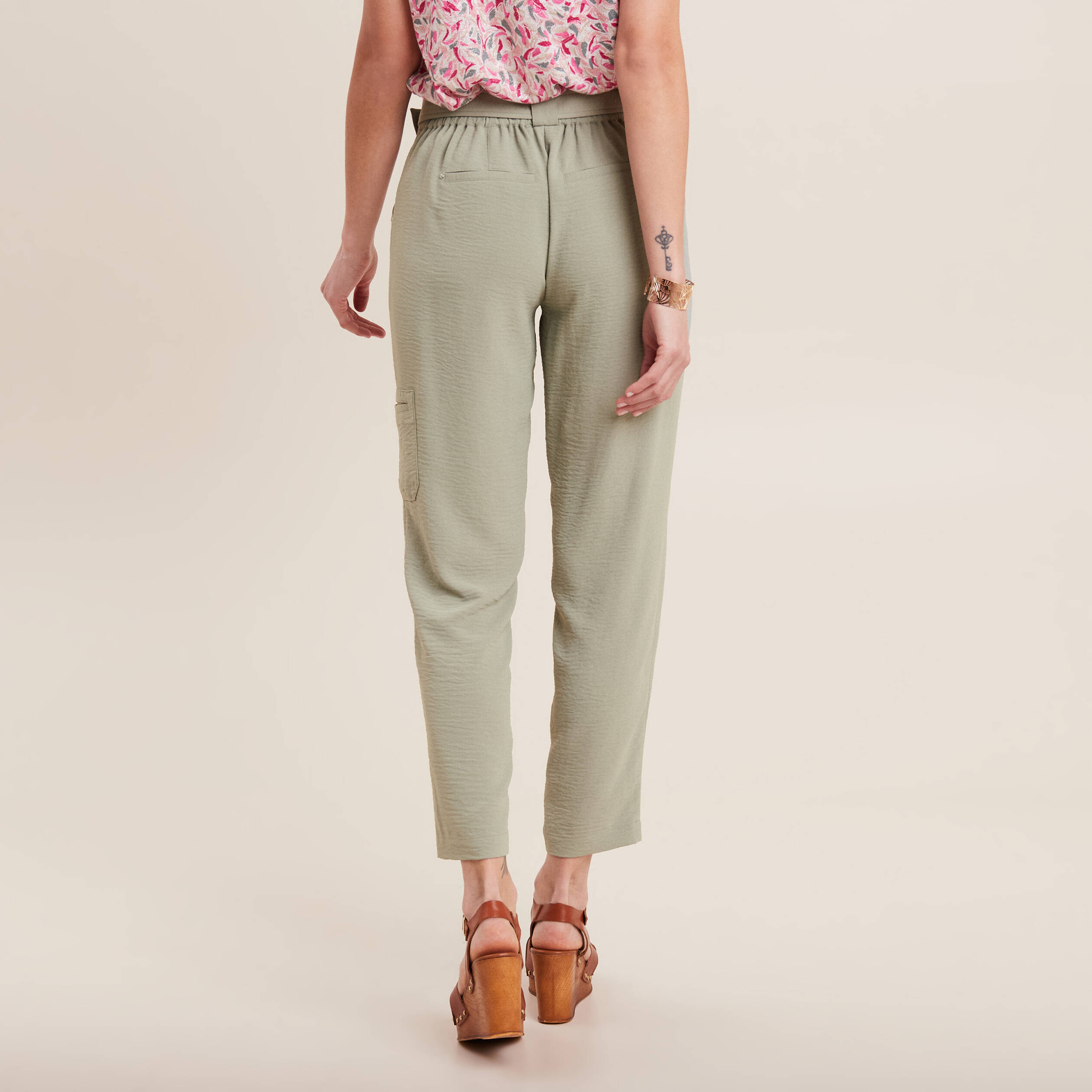 Pantalon flou ceinturé vert clair femme