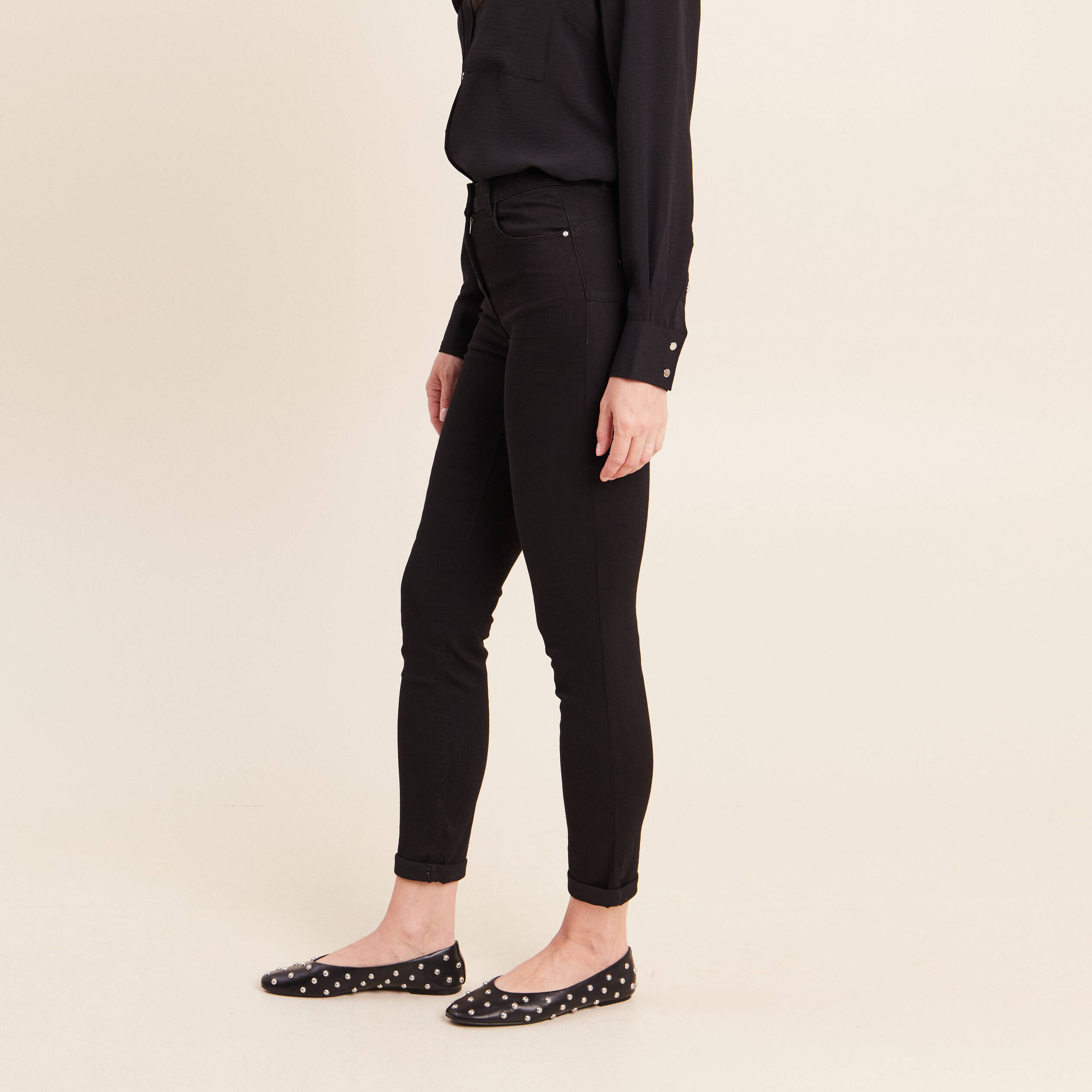 Jean coupe ajust&eacute;e 7/8&egrave;me noir femme