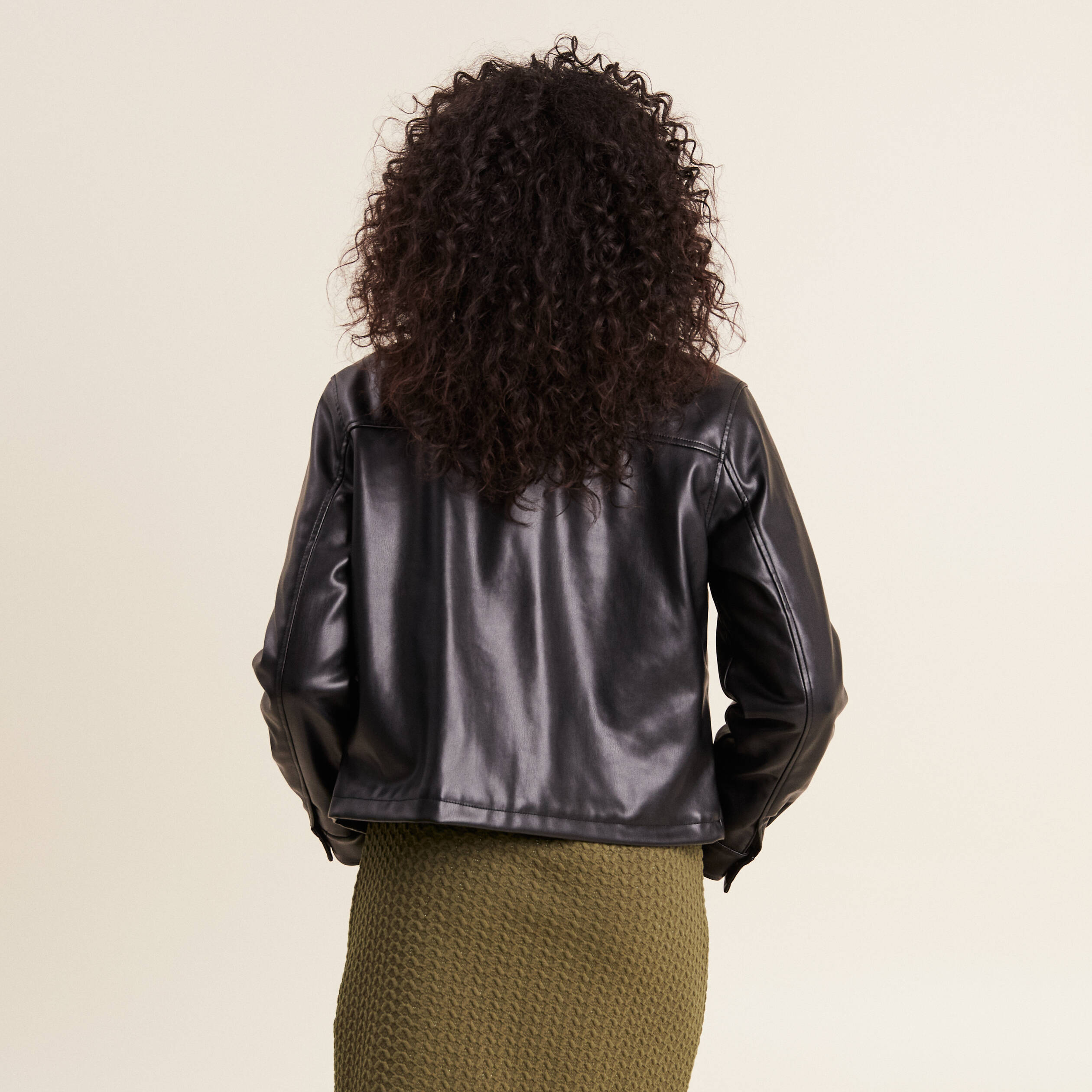 Blouson cintré simili cuir noir femme