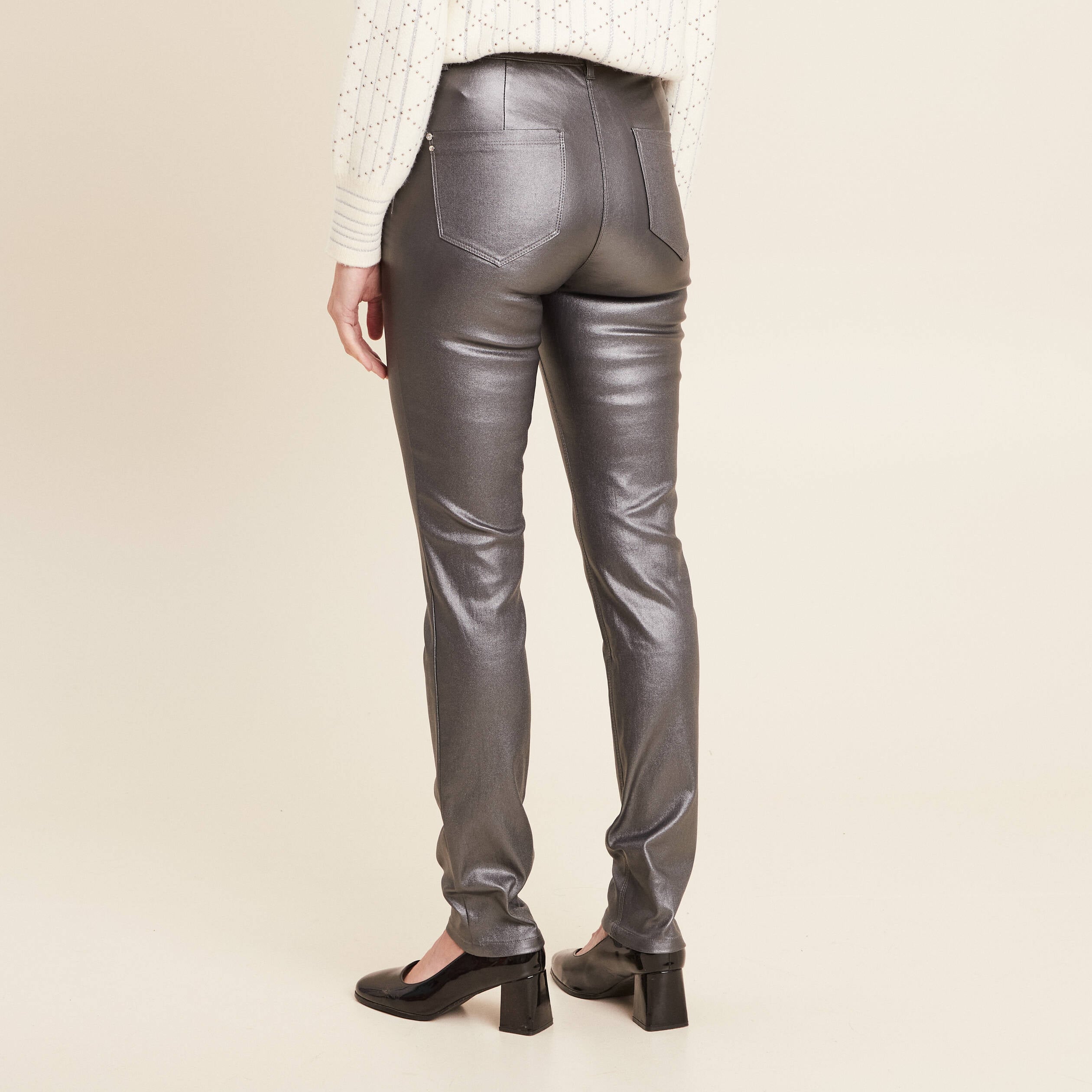 Pantalon ajust&eacute; enduit &agrave; pont couleur argent femme